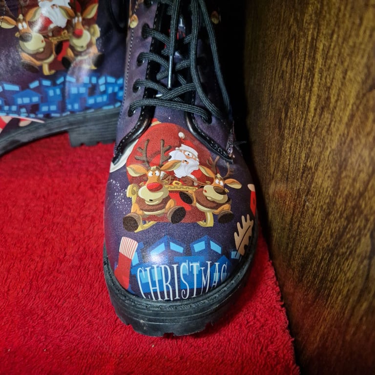Christmas Santa & Reindeer Combat Boots – Festive Lace-Up Winter Shoes – Size EU 42 / UK 8 