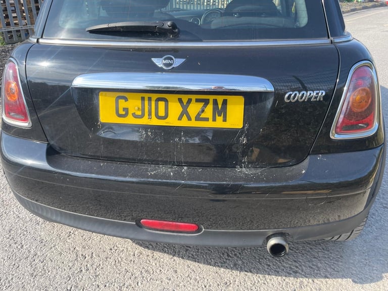MINI COOPER 1.6 PETROL 10 REG BLACK 3 DOOR MOT FEBRUARY 25TH 2026 TAX £165 LOW INSURANCE 50+MPG