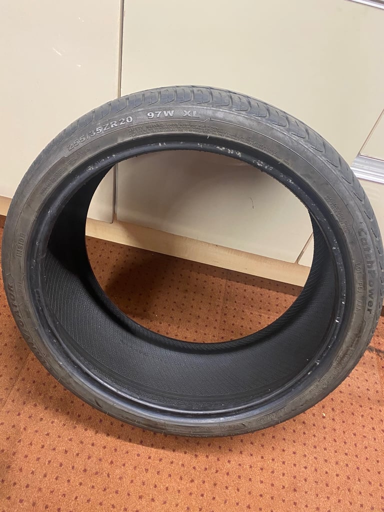 Lanvigator 255 35 ZR 20 Tyre