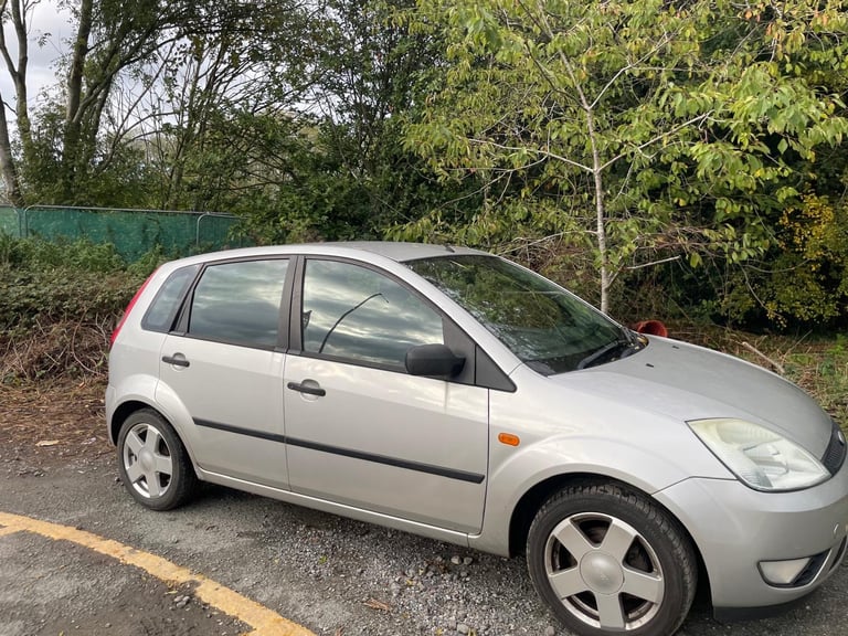 FORD FIESTA 1.4 ZETEC PETROL 04 REG 5 DOOR SILVER MOT MARCH 4TH 2026 LOW INSURANCE 48+MPG