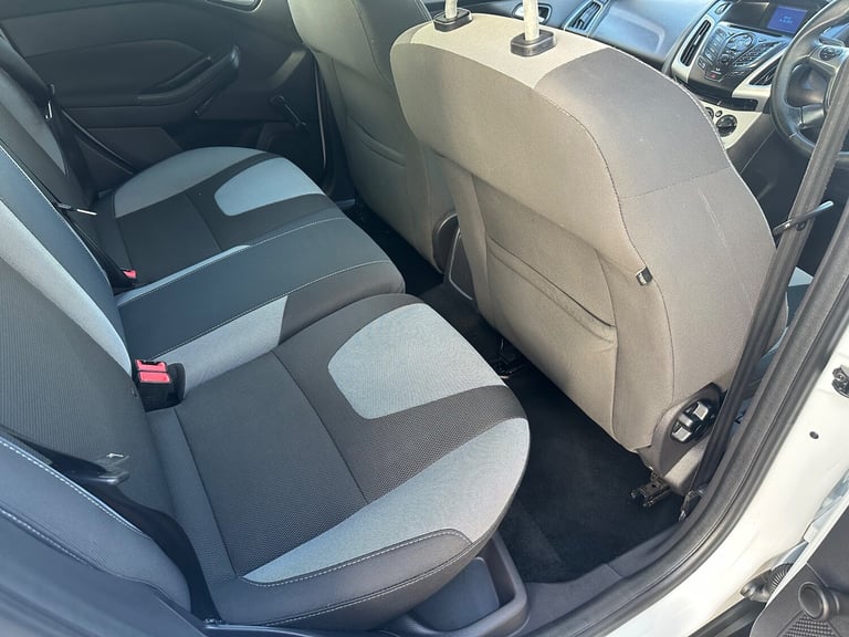 2012 Ford Focus 1.6 Zetec Hatchback 5dr Petrol Manual Euro 5 (125 ps) Petrol