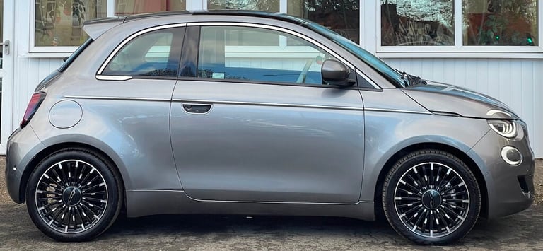 2024 Fiat 500e 42kWh La Prima Hatchback 3dr Electric Auto (118 ps) Hatchback Electric Automatic