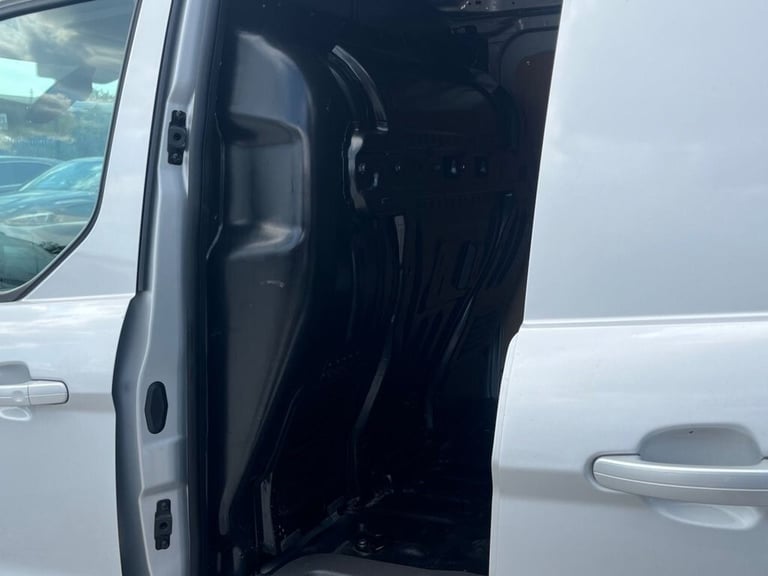 2021 Ford Transit Connect 1.5 200 EcoBlue Limited Panel Van 5dr Diesel Manual L1 Euro 6 (s/s) (12...