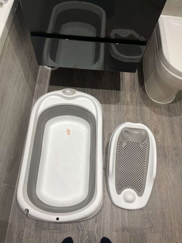 Baby bath tub 