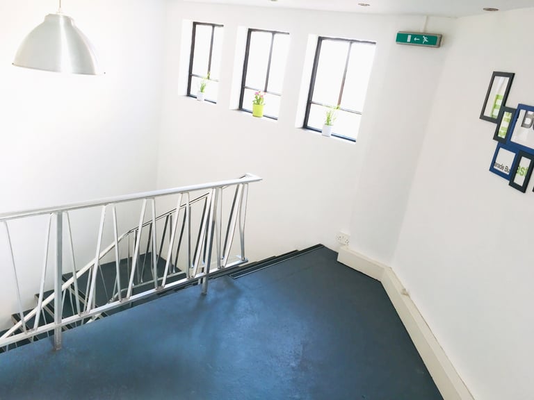MODERN OFFICES IN BRADFORD CITY CENTRE TO LET near Leeds / Halifax WORK SPACE ROOMS RENT