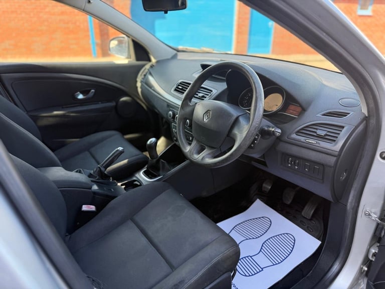 2010 Renault Megane 1.6 16V Expression Euro 4 5dr HATCHBACK Petrol Manual - Image 23