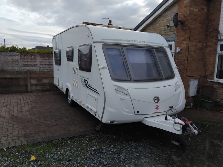 2009 Swift Charisma 535, Lightweight Fixed Bed, Motor Mover,... 