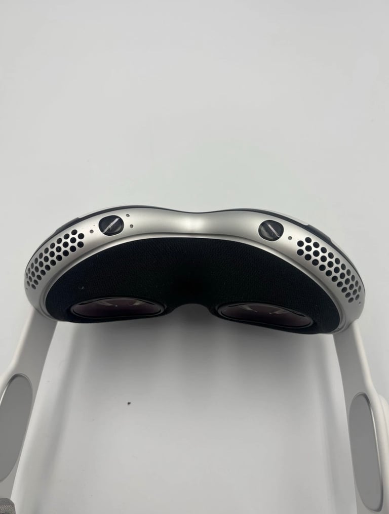 Apple Vision Pro 512GB 21W small and medium band. 