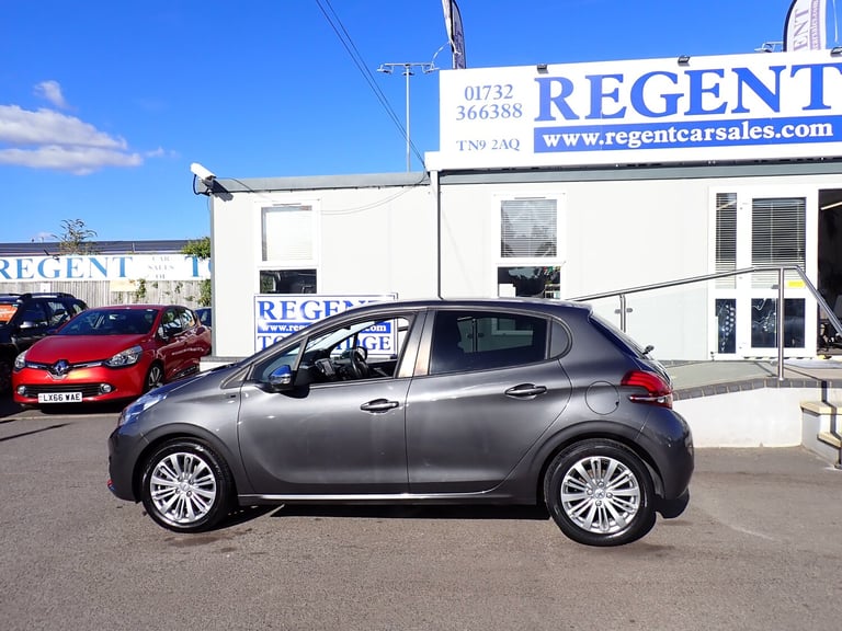 2019 Peugeot 208 1.2 PureTech Signature Hatchback 5dr Petrol Manual Euro 6