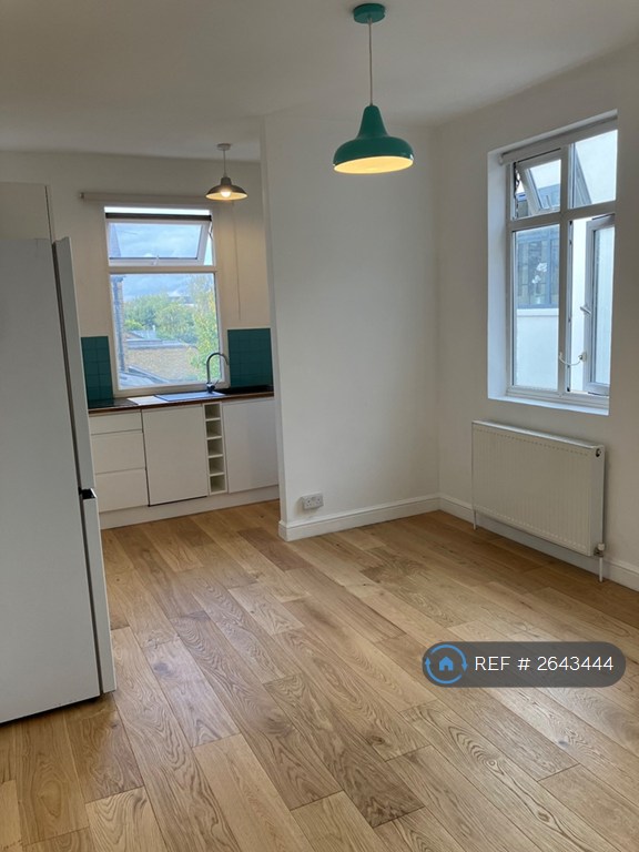 3 bedroom flat in Kings Road, Kingston, KT2 (3 bed) (#2643444)