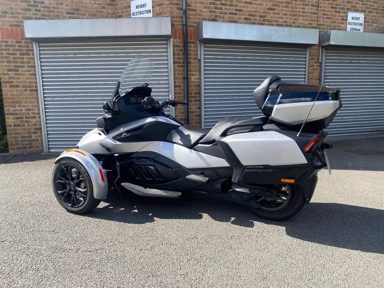Can-Am Spyder RT Limited — Hyper Silver 2023 reg