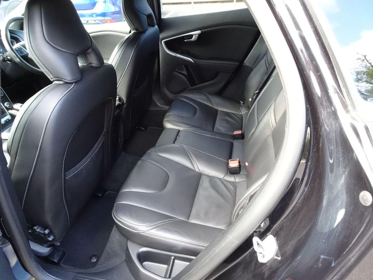 2019 Volvo V40 2.0 D2 R-Design Edition Euro 6 (s/s) 5dr HATCHBACK Diesel Manual