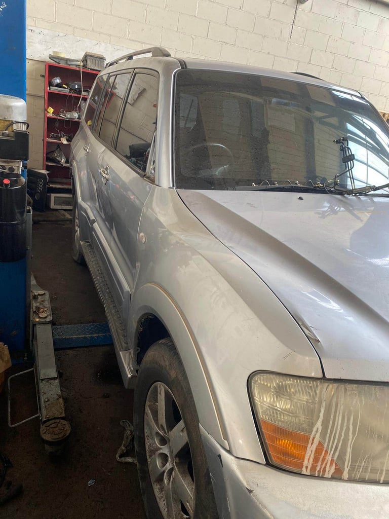 Mitsubishi Shogun 3.2 DI-D Elegance LWB Auto – 2005 (55) – Silver