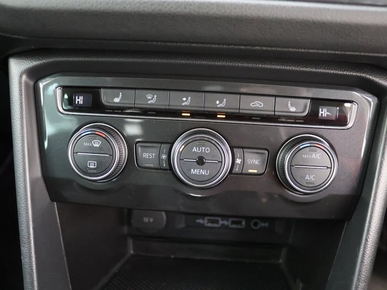 2018 Volkswagen Tiguan 2.0 TDI SEL SUV 5dr Diesel DSG 4Motion Euro 6 (s/s) (150 ps) Diesel Automatic