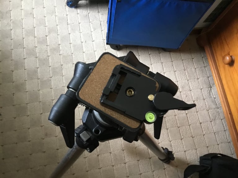 Manfrotto ART 055 professional tripod and carry bag