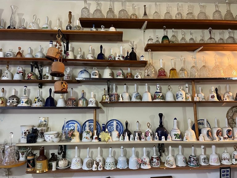Extensive Vintage Bell Collection – Over 1,700 Pieces  (Hounslow, London)