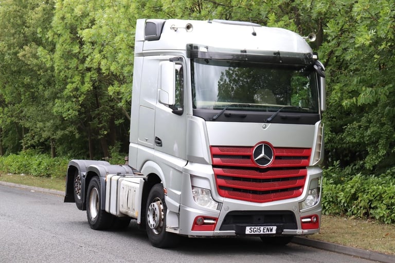 MERCEDES ACTROS 2548 STREAMSPACE 6X2 REARLIFT TRACTOR (2015)