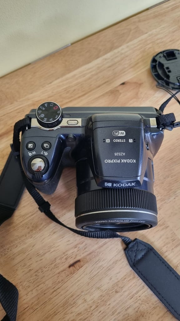 Kodak pixpro az528 