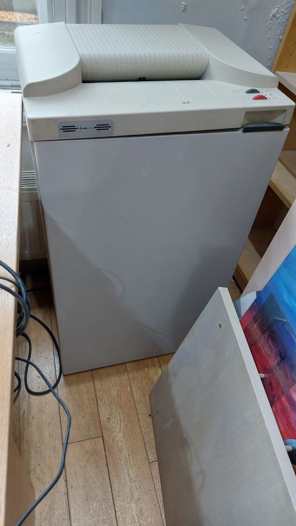 image for Good strong office paper shredder