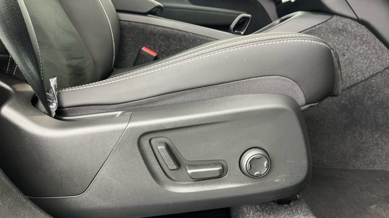 2025 Volvo XC40 Ultra, B4 Mild hybrid, Petrol, Dark Estate Petrol Automatic