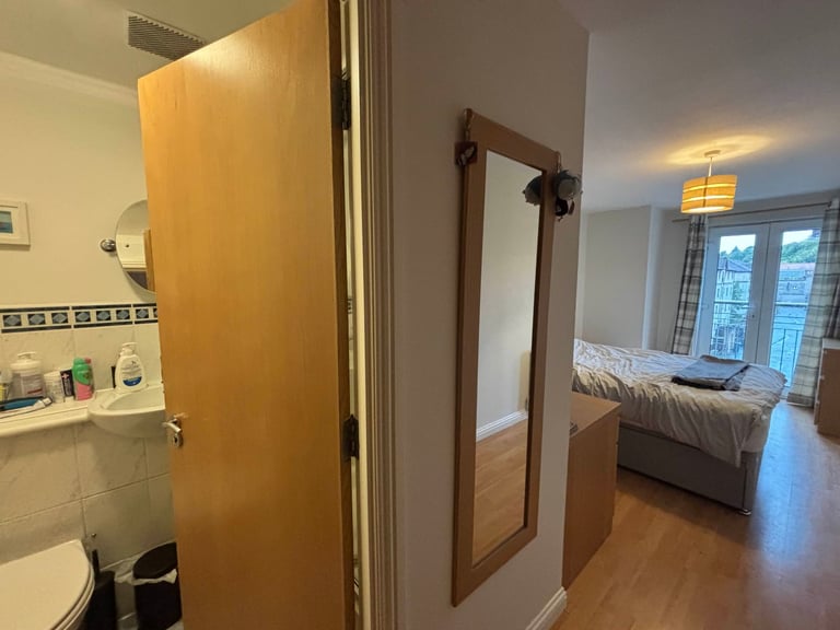 Ensuite Bedroom to Rent near Holyrood, Edinburgh