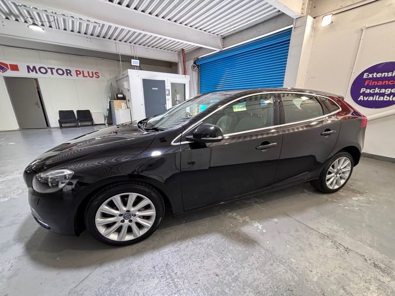 2016 16 VOLVO V40 2.0 D2 SE LUX HATCHBACK 5DR DIESEL MANUAL EURO 6 (S/S) (120 PS