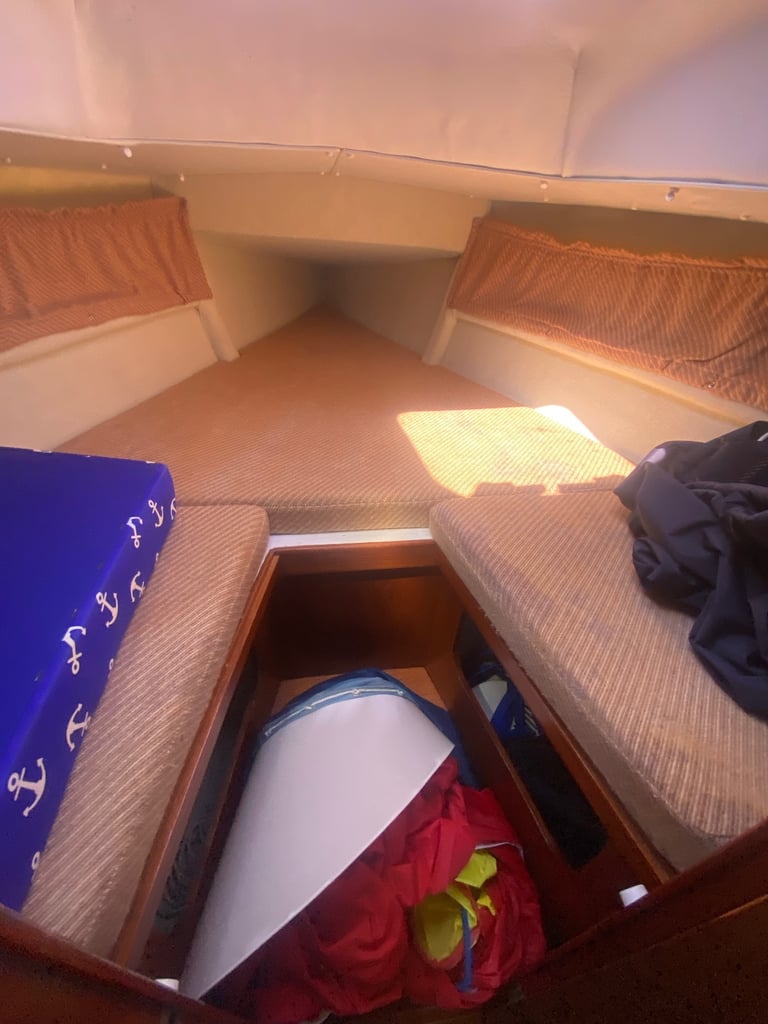 Free storage Hunter horizon 30 sailboat boat bilge keel yacht 
