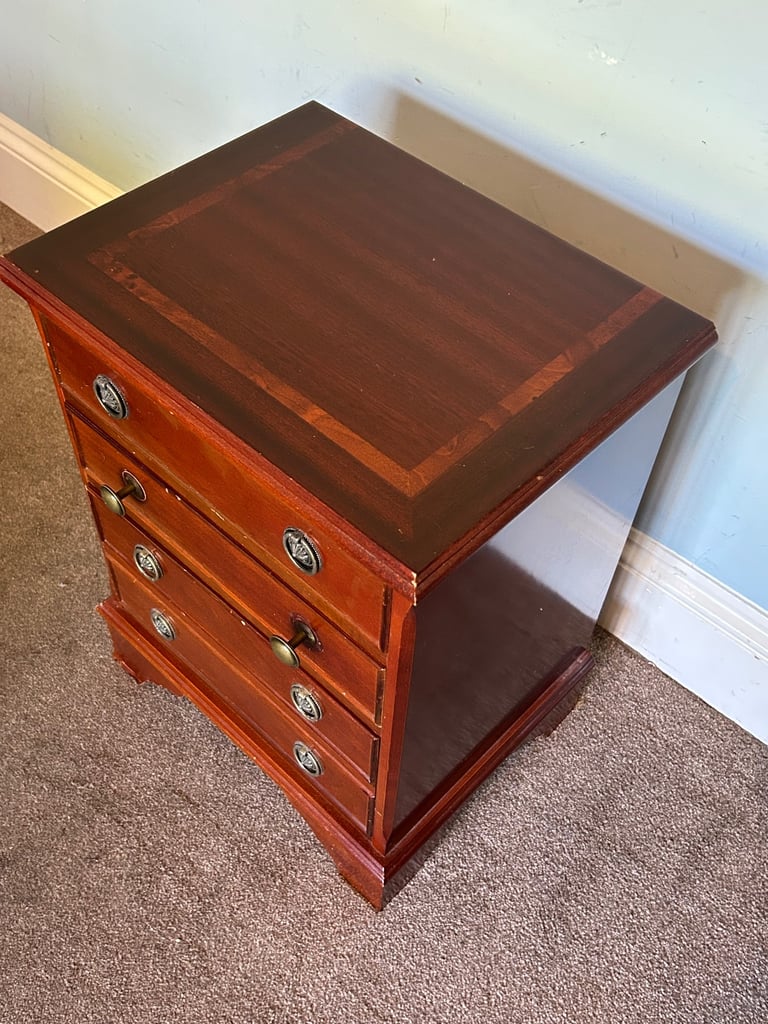  Vintage Mahogany 4 Drawers Bedside Inlaid Top H22in/56cm W17in/43cm D13in/33cm Good condition  D07