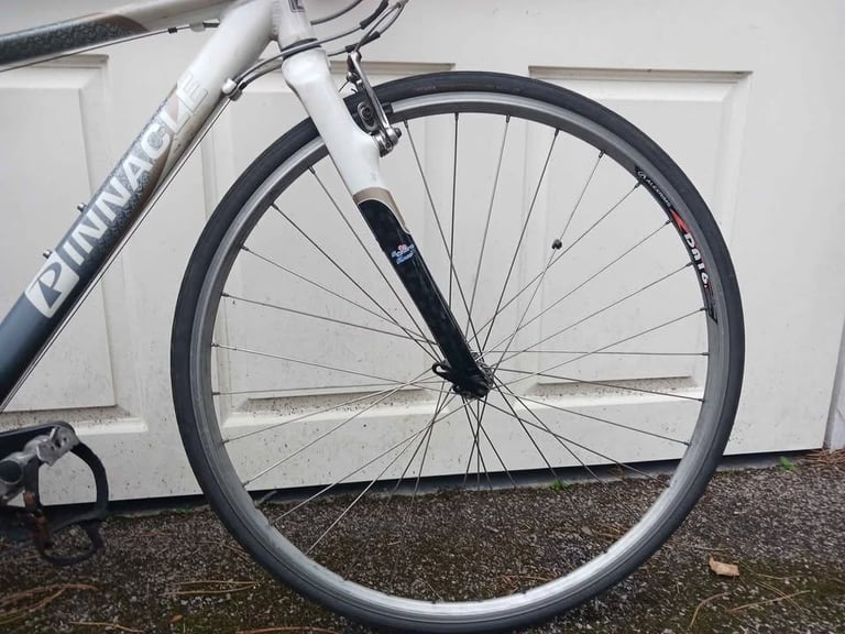 Pinnacle: Lightweight Ladies Flat Handlebars Road Bike