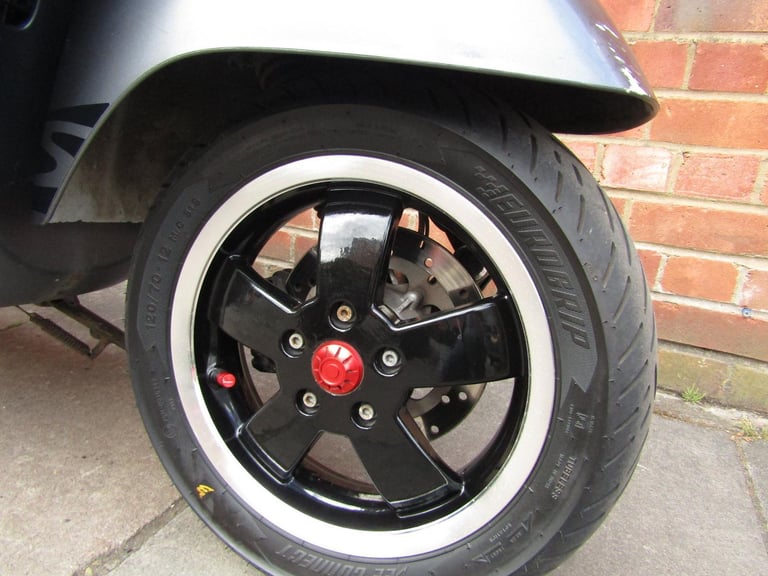 Piaggio Vespa GTS 300 * ONE KEEPER FROM NEW * 9850  MILES* MAT GREY * 