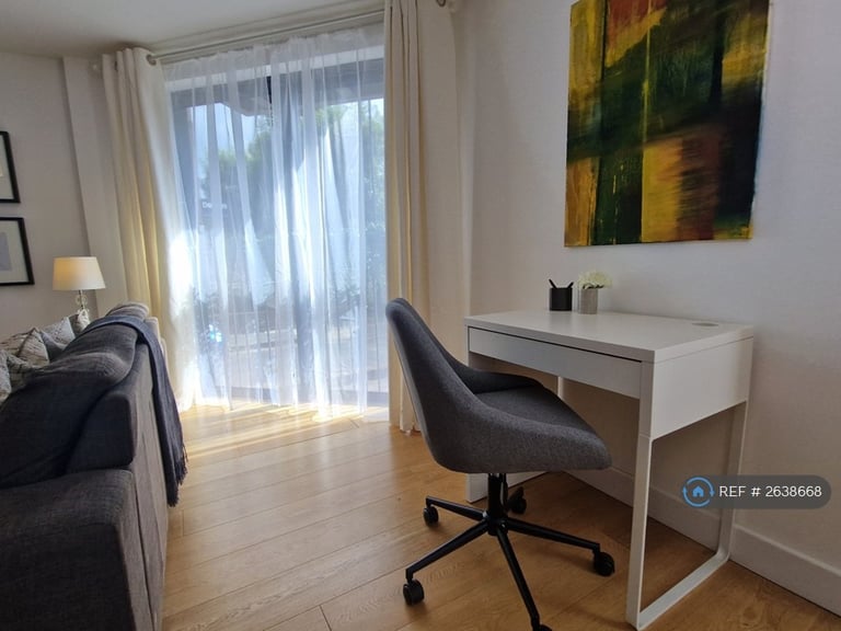 2 bedroom flat in Sugar Lane, London, SE16 (2 bed) (#2638668)
