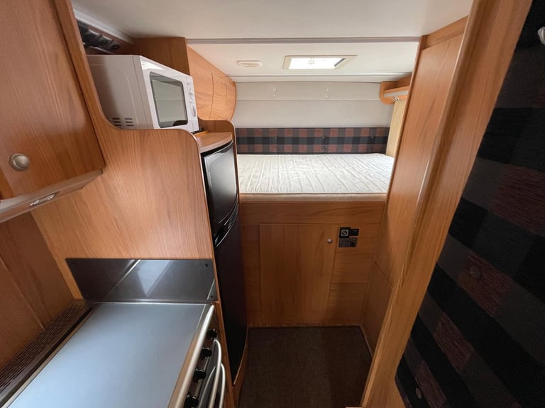 RENAULT MASTER TAG AXLEBIRSTNERR DELFIN PERFORMANCE 4 BERTH MOTOR HOME 