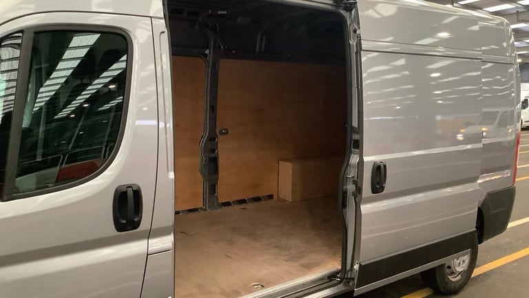 2022 72 reg CITROEN RELAY L3H2 ENTERPRISE PANEL VAN WITH AIR-CON 15,500 MILES 