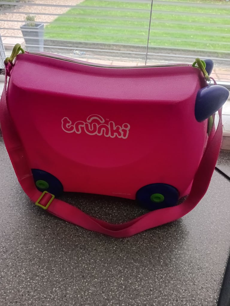 CHILDS TRUNKI (JUST REDUCED)