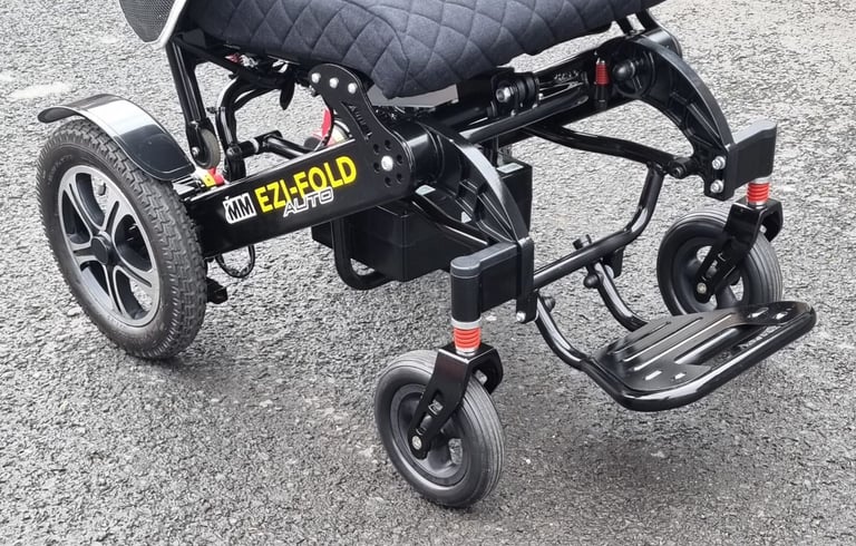 MONARCH MOBILITY EZI-FOLD AUTO- Autofolding Mobility Scooter. SHOWROOM CONDITION