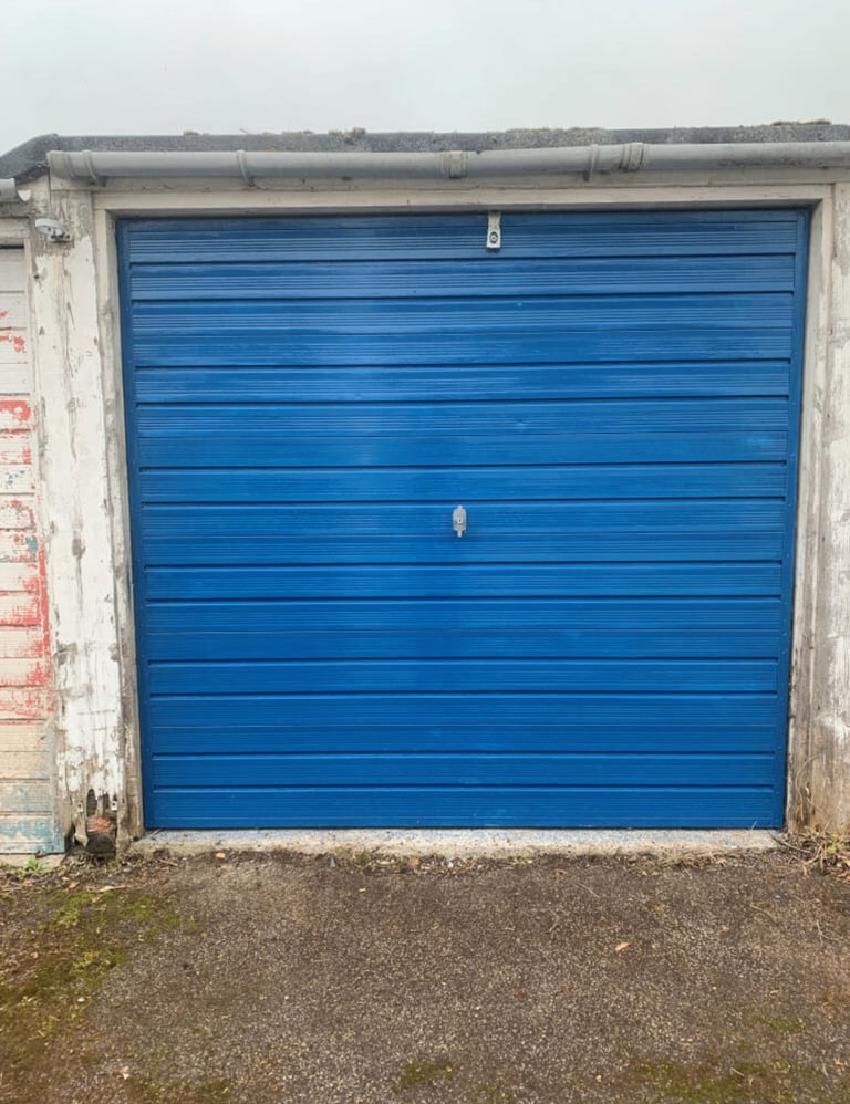 Single lock up garage towards the centre of Staplehurst (Freehold)