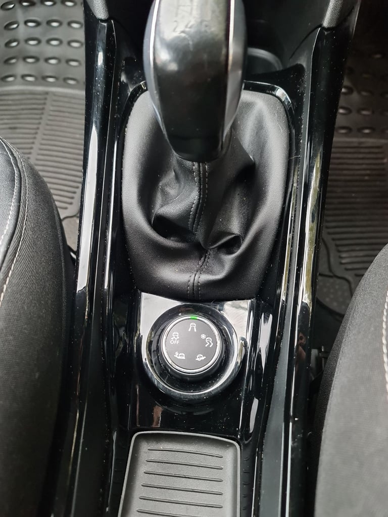 Peugeot, 2008, Hatchback, 2017, Manual, 1199 (cc), 5 doors