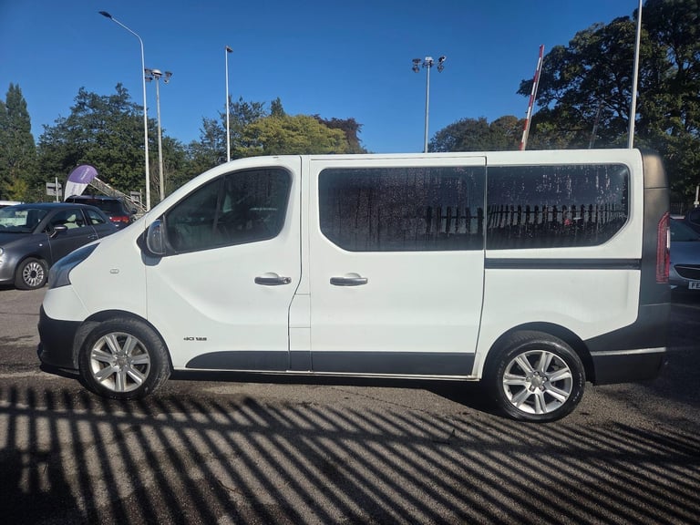 2017 Renault Trafic 1.6 dCi ENERGY 29 Business LWB Euro 6 (s/s) 5dr (9 Seat) MPV Diesel Manual
