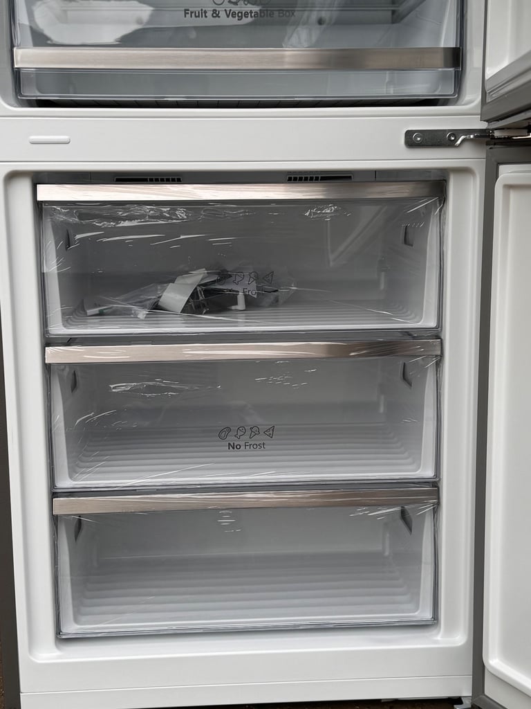Hisense frost free fridge freezer graded never used 3 months warranty 