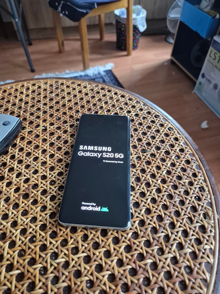 Samsung galaxy s20 5g 128gb £100 pound 