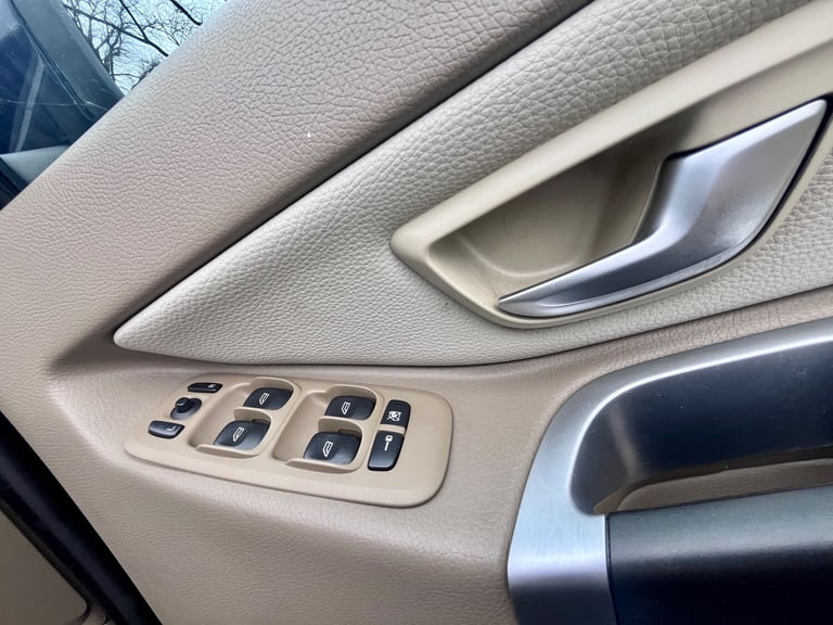 2011 Volvo XC90 2.4 D5 SE SUV 5dr Diesel Geartronic AWD (219 g/km  200 bhp)