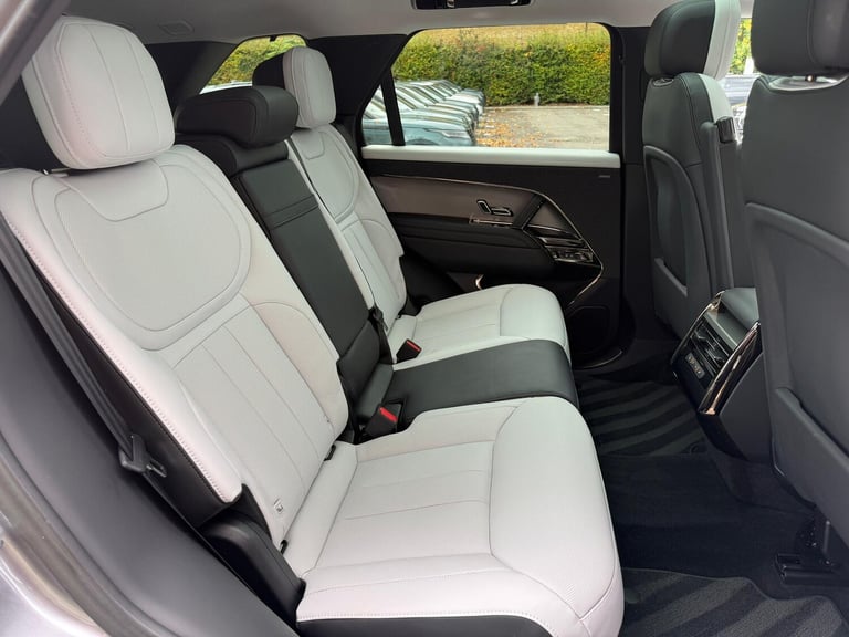 2023 Land Rover Range Rover Sport 3.0 D300 MHEV Dynamic SE SUV 5dr Diesel Auto 4WD Euro 6 (s/s) (...