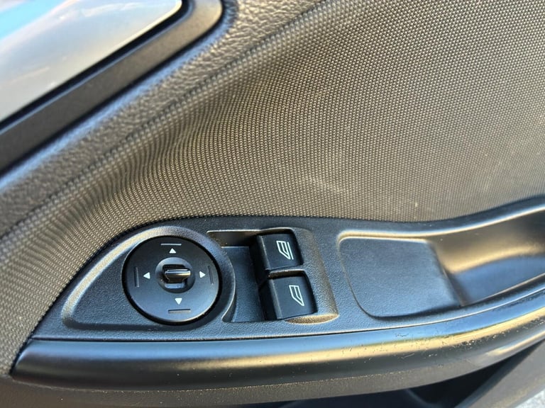 2012 Ford Focus 1.6 125 Zetec 5dr Powershift HATCHBACK Petrol Automatic