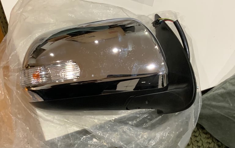 Toyota Hilux Electric Right Wing Mirror – Excellent Condition (E4023674)