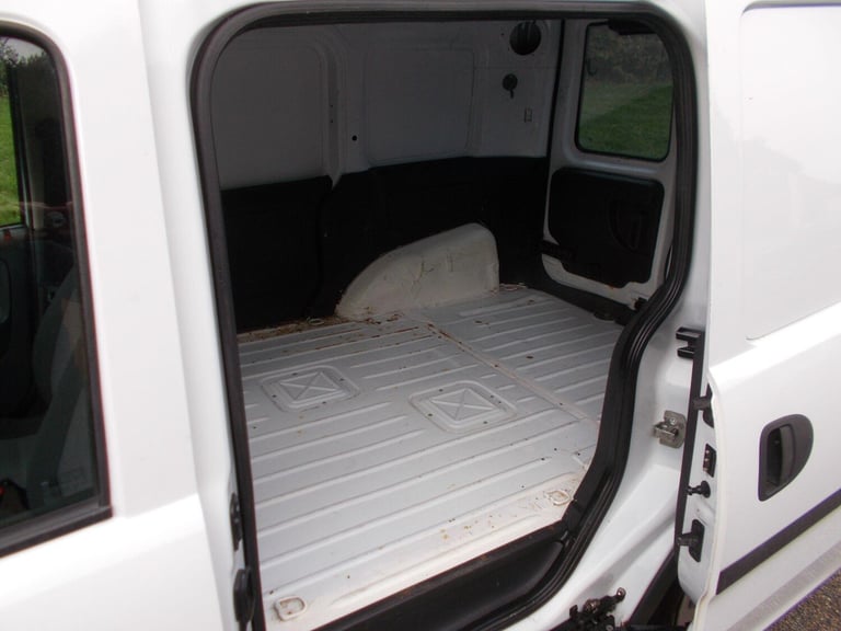 2010 Vauxhall Combo 1.3 CDTi 1700 16v 3dr CAR DERIVED VAN Diesel Manual