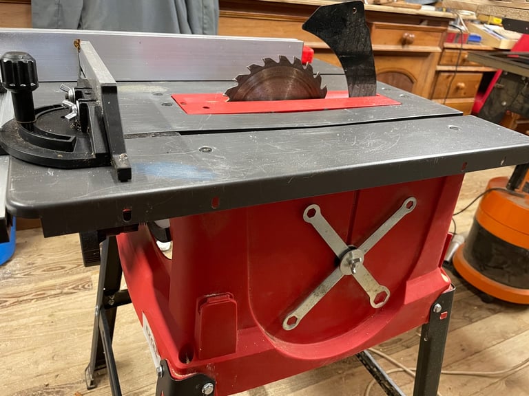 Tablesaw / mitre saw 