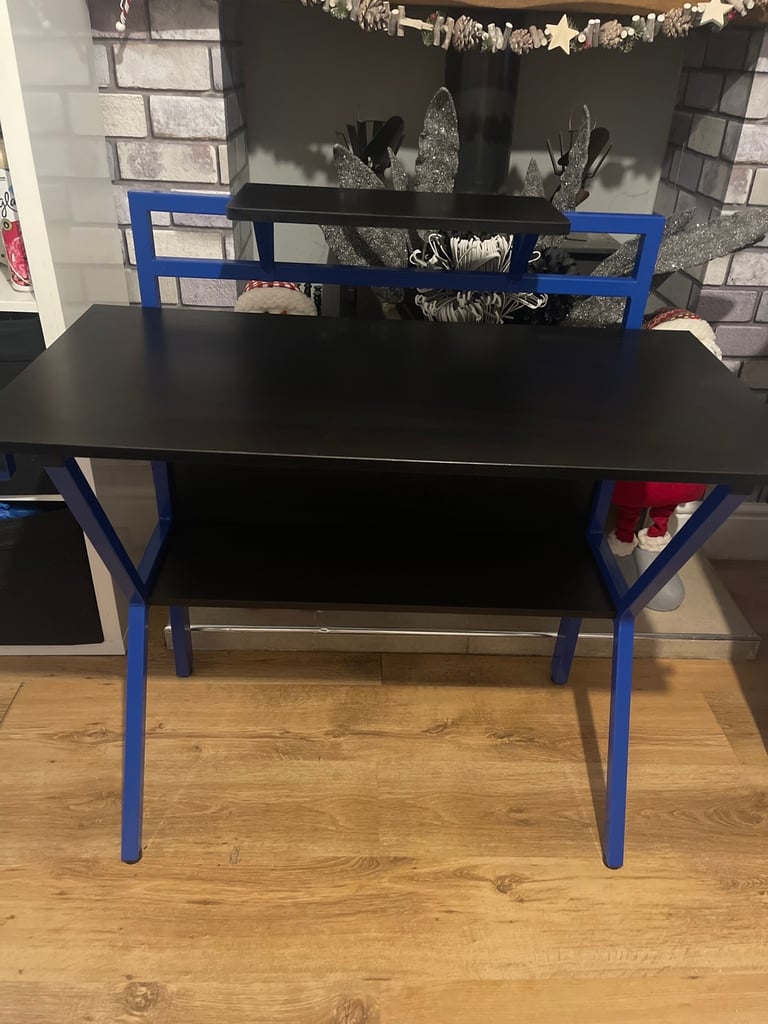 Gaming table / computer desk