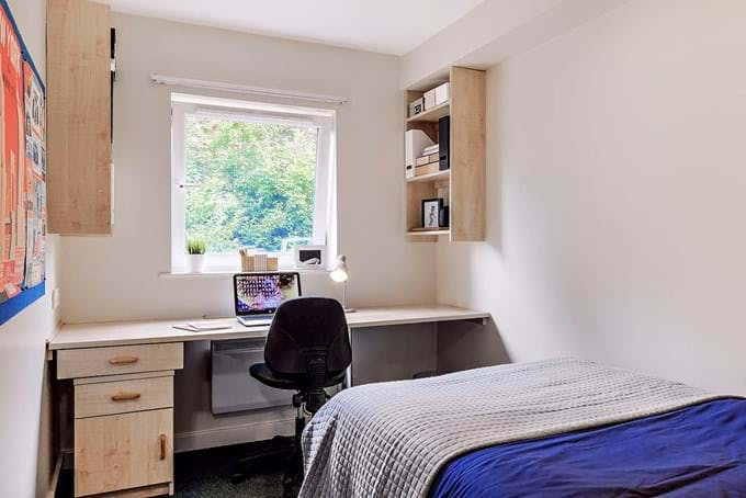 STUDENT ROOMS TO RENT IN NOTTINGHAM. EN-SUITE WITH PRIVATE ROOM, BATHROOM, UNDERBED STORAGE