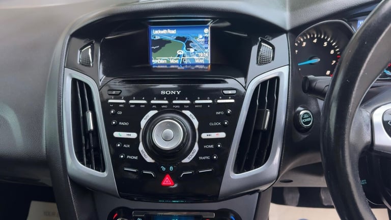 2012 Ford Focus 1.0 125 EcoBoost Titanium 5dr HATCHBACK Petrol Manual