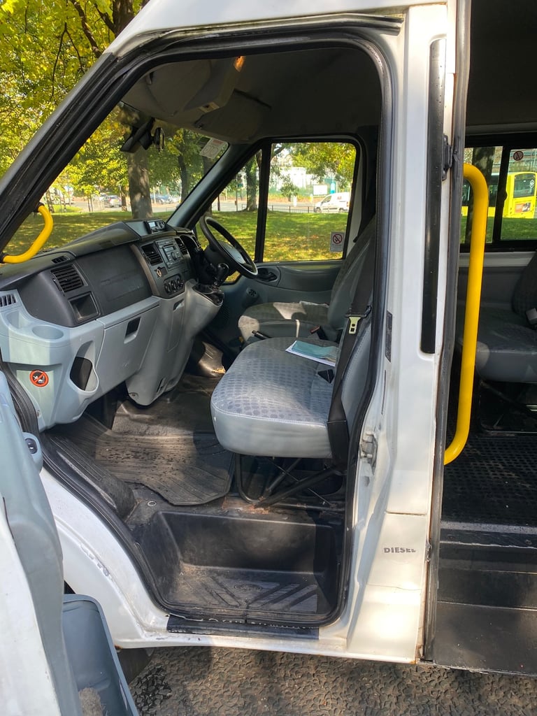 Ford Transit 17 Seater Minibus 